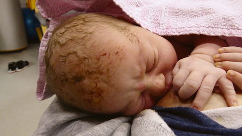 Sophie kam auf der Treppe VOR der Klinik zur Welt: "Geh hinter mich und fang das Baby auf!"