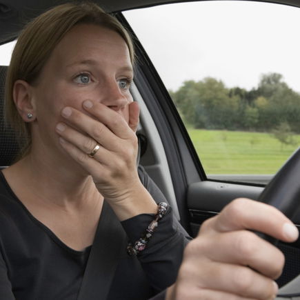 Diese Mutter fuhr nach einer Straßenrand-Geburt mit dem Säugling an der Nabelschnur nach Hause