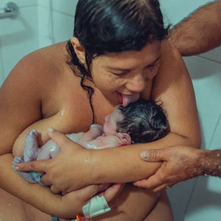 Auch bei uns: Warum manche Mütter ihr Baby ablecken