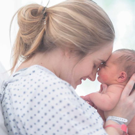 Ungewöhnliche Geburtsgeschichte: Baby wird zwei Mal geboren
