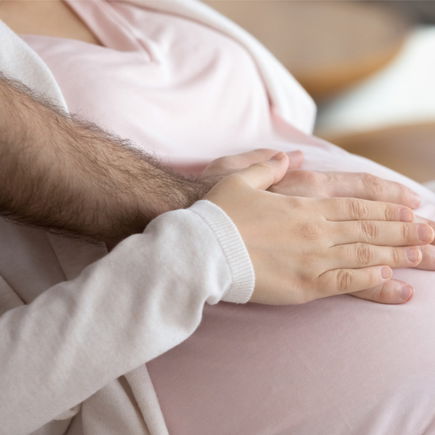 Bindung zum Baby im Bauch aufbauen und mit ihm spielen