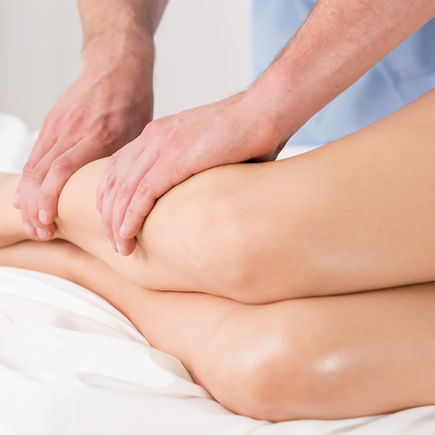 Lymphdrainage in der Schwangerschaft: Ist das gefährlich oder hilft sie bei geschwollenen Beinen?