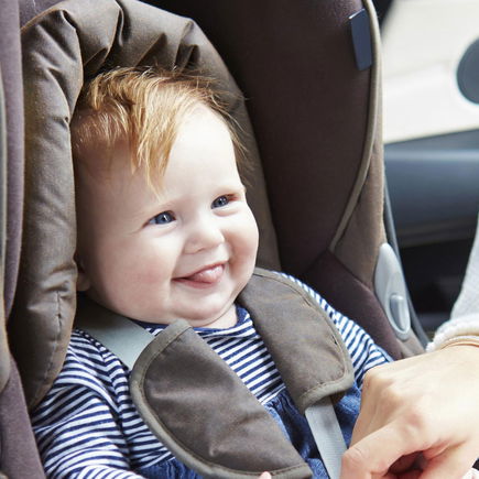 Baby vorne oder hinten im Auto: Wo ist der sicherste Platz?