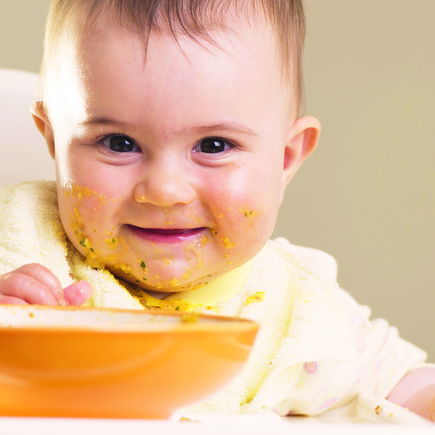 Erster Babybrei: Die besten Tipps zum Beikost-Start