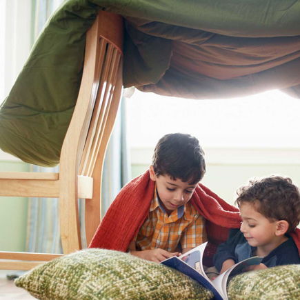 Warum Kinder Höhlen bauen und sie das glücklich macht