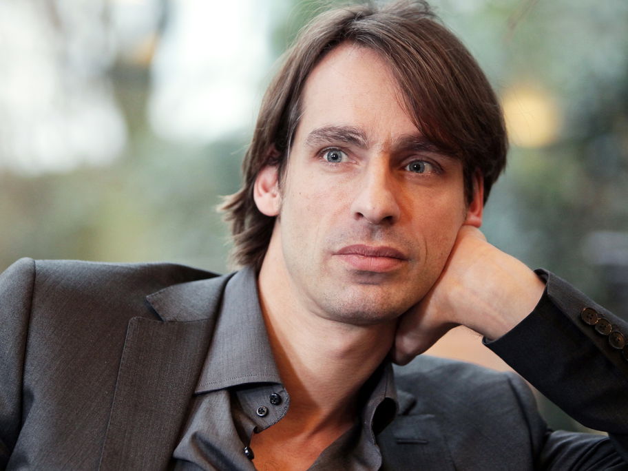 Richard David Precht hat einen leiblichen Sohn.
