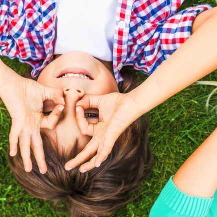 Unbeschwerte Kindheit: Lasst Kinder möglichst lange Kinder sein!