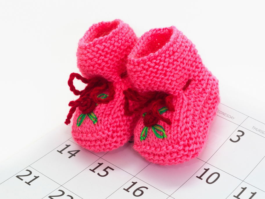 Ungeduldig wird auf die Geburt des Babys gewartet, besonders nach dem errechneten Stichtag