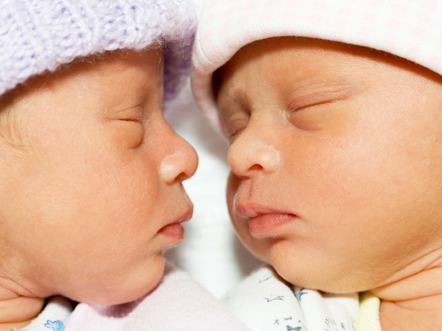 Zwillinge als Babys